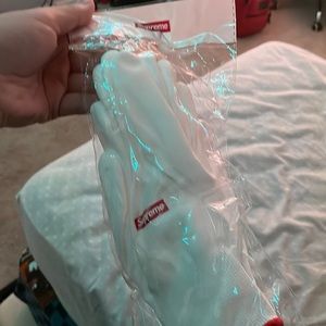 Supreme gloves